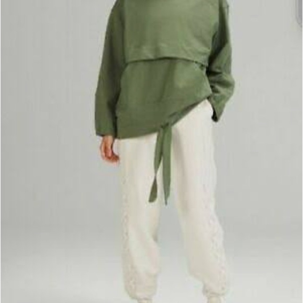 Lululemon LA Packable Pullover-to-Pillow sweatshirt - Picture 3 of 4